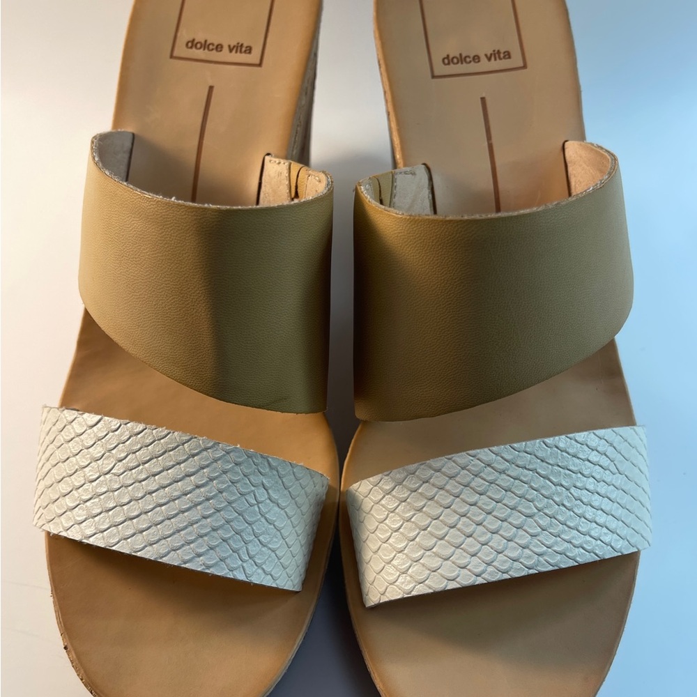 Dolce Vita Women's Tan and Cream Sandals-GWP